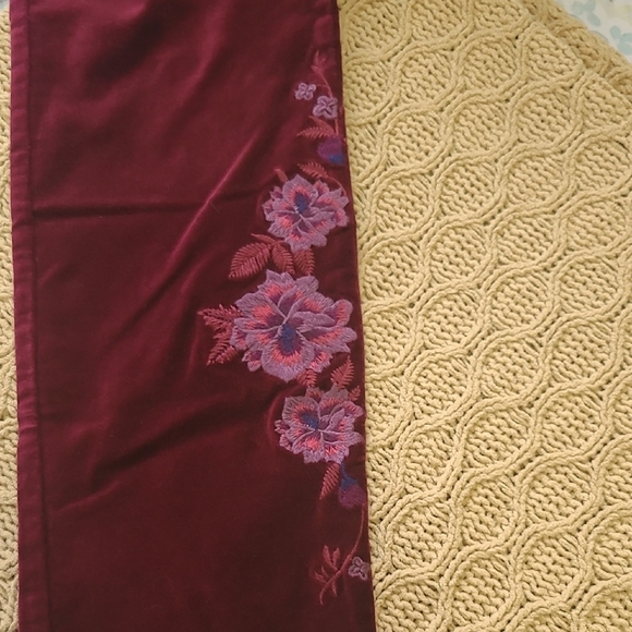 Sundance Posh Velveteen Embroidered Jeans in 'Boysenberry' - Size 27 - Picture 4 of 10